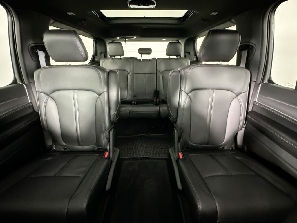 JeepGrand Wagoneer10