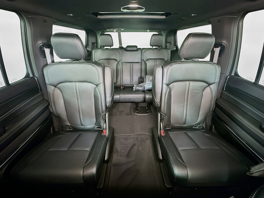 JeepGrand Wagoneer10