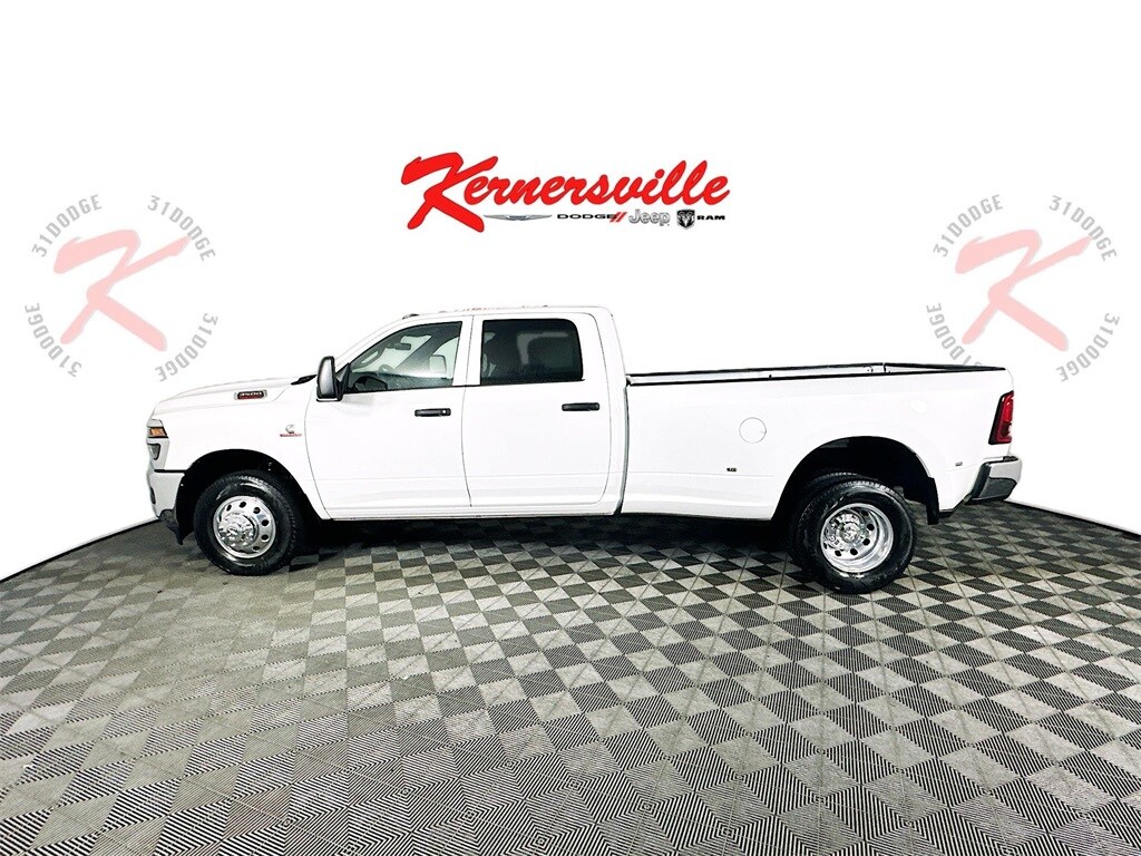 2025 Ram 3500 Tradesman photo 4