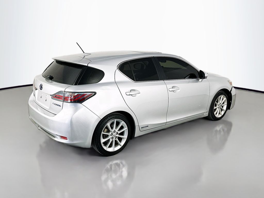 LexusCT7