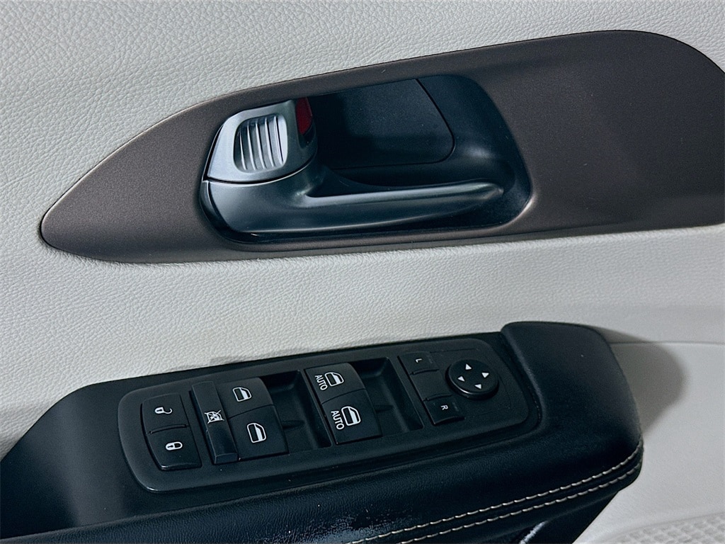 ChryslerVoyager24