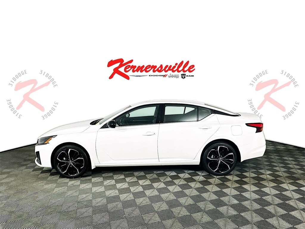 2025 Nissan Altima 2.5 SR photo 3