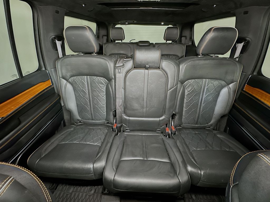JeepGrand Wagoneer13