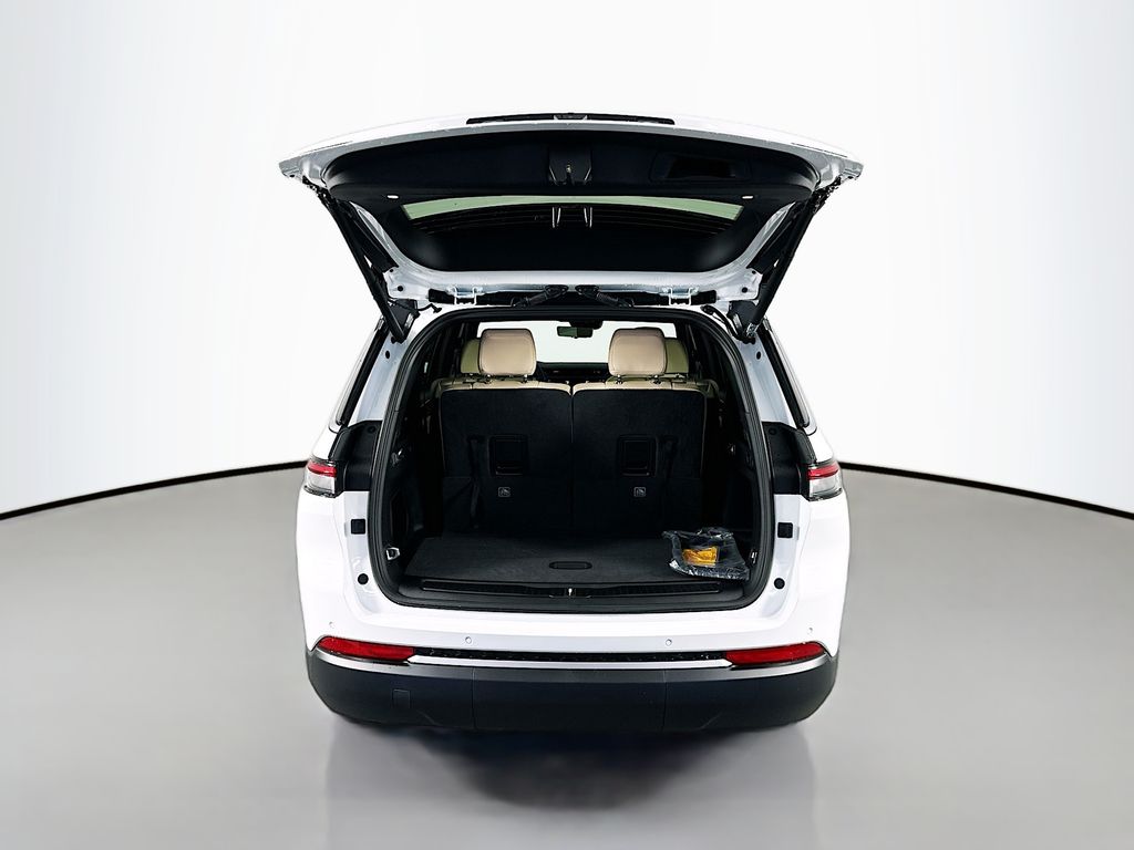 JeepGrand Cherokee L16