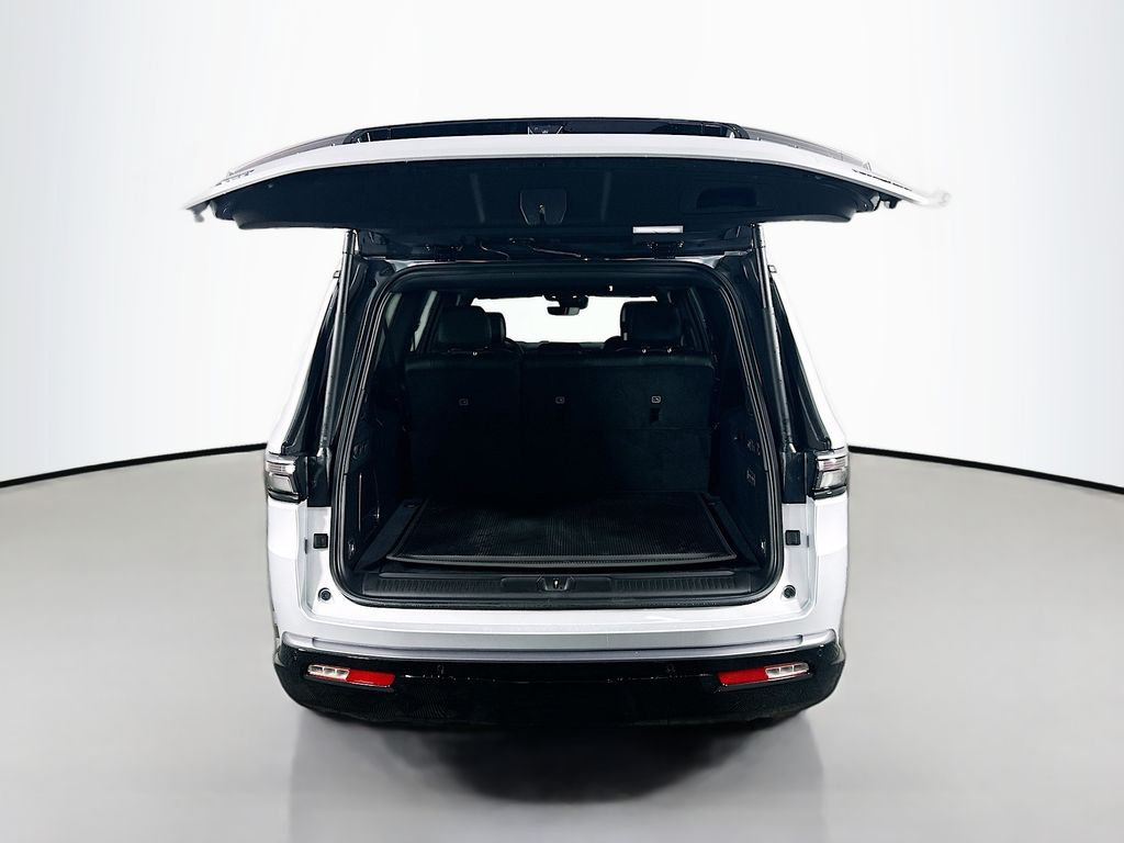 JeepGrand Wagoneer L16