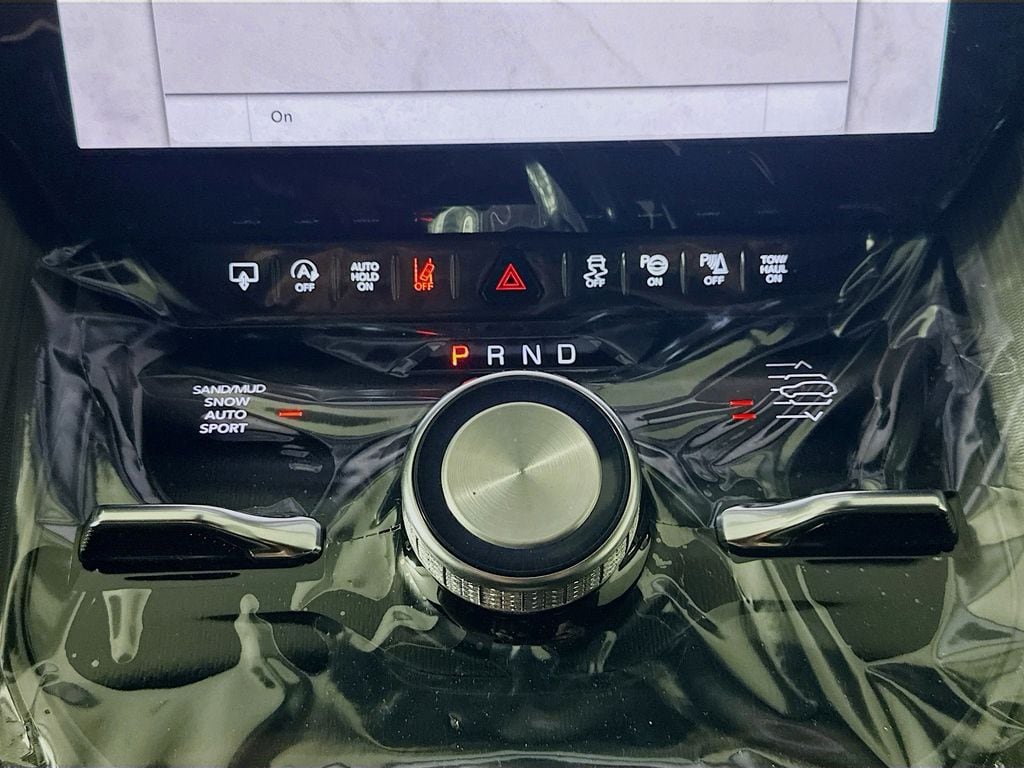 JeepGrand Wagoneer12