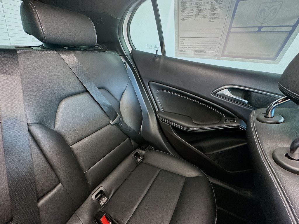 Mercedes-BenzGLA14