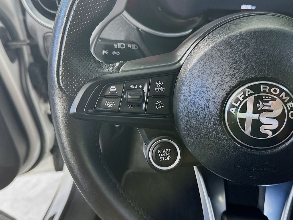 Alfa RomeoStelvio26