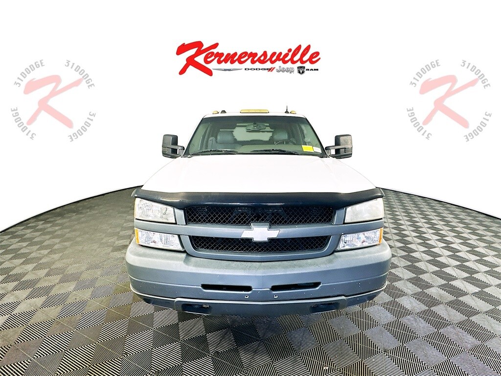 2004 Chevrolet Silverado 3500HD Base photo 2