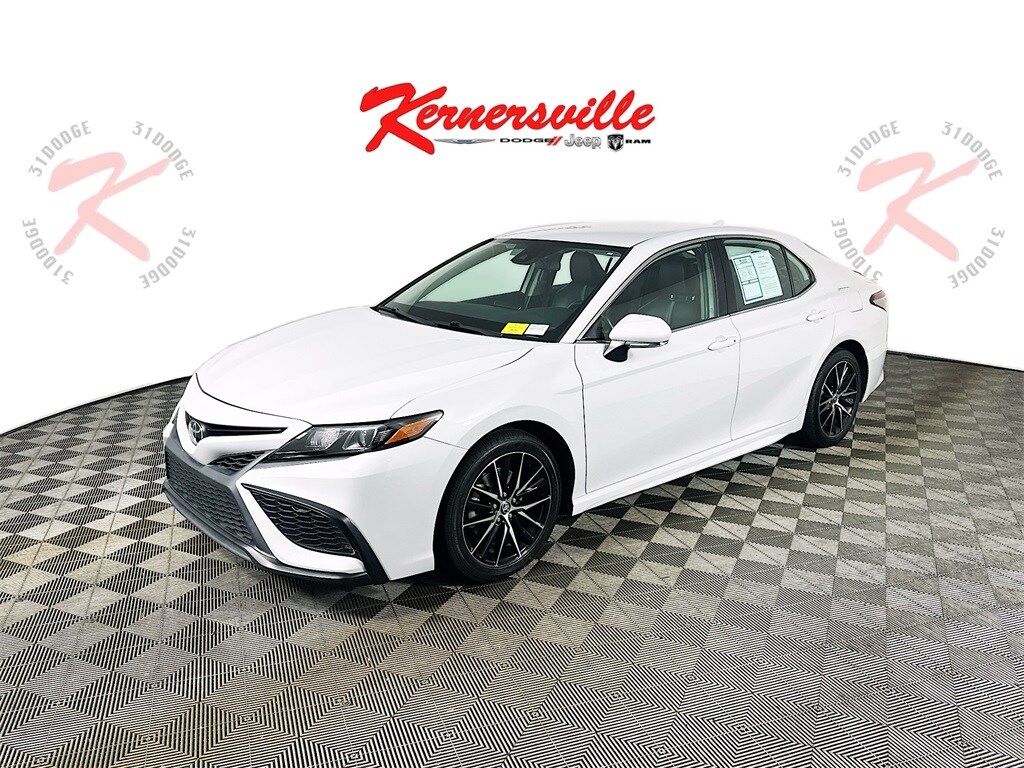 Used 2022 Toyota Camry SE Sedan