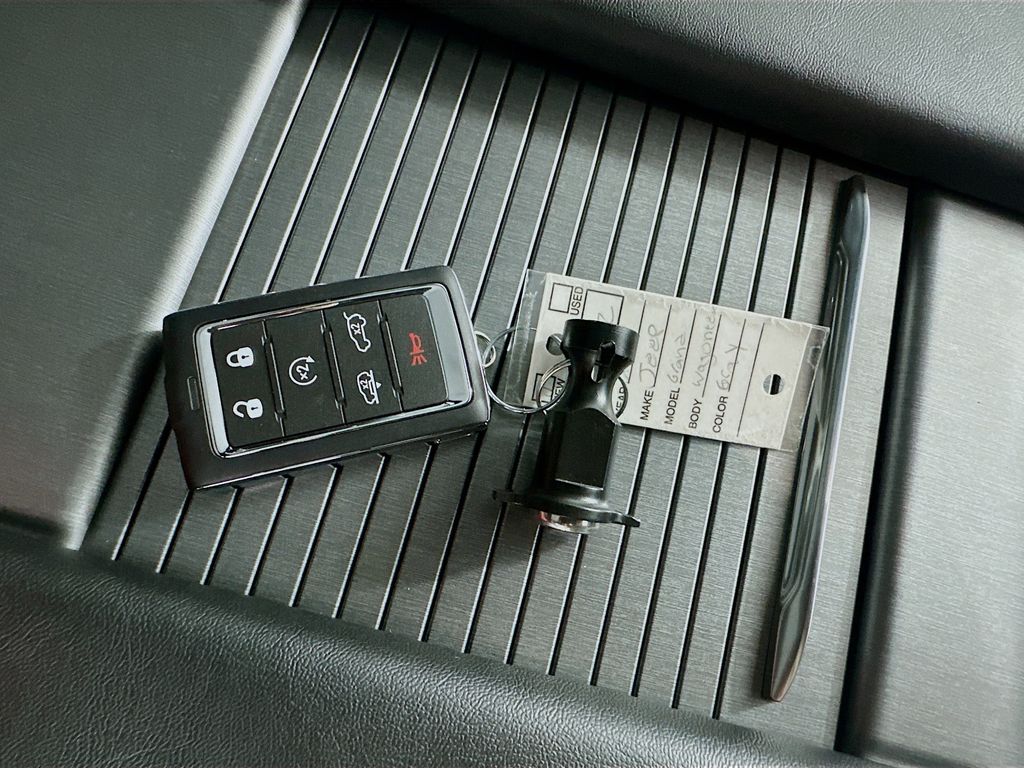JeepGrand Wagoneer22