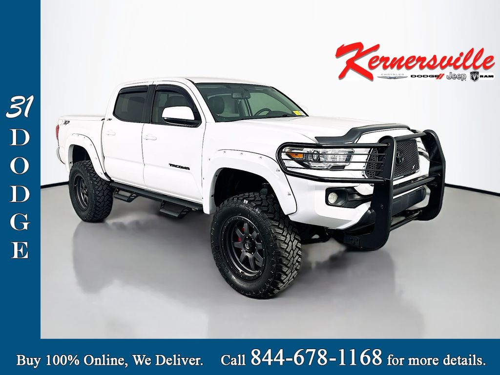 2017 Toyota Tacoma SR5 Double Cab 4x4 V6 Auto Short Bed's photo