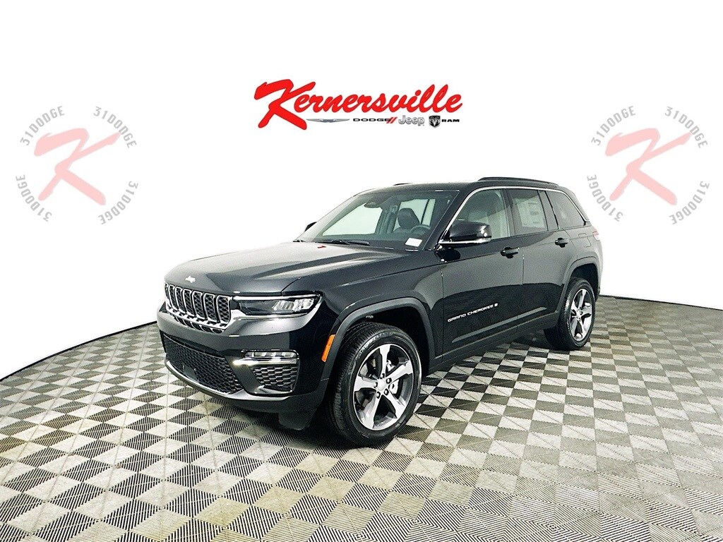 2025 Jeep Grand Cherokee Limited photo 3