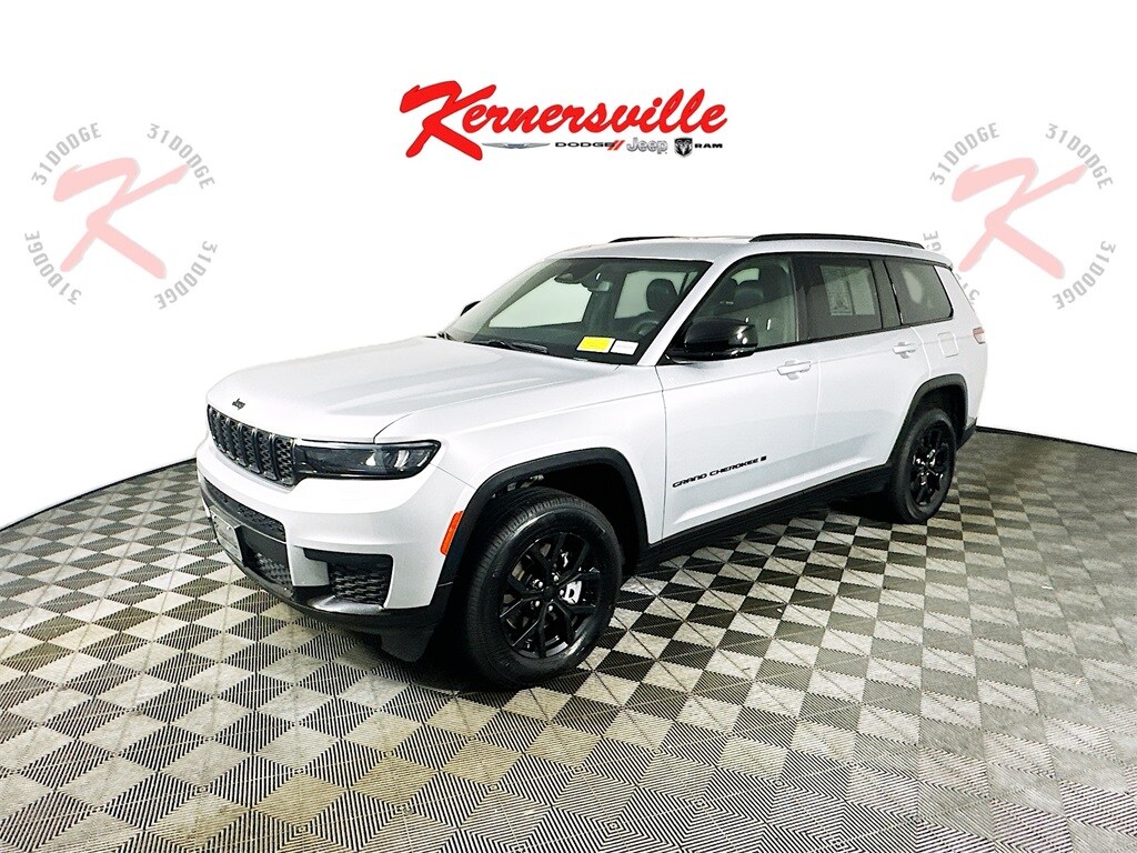 2024 Jeep Grand Cherokee Altitude photo 2