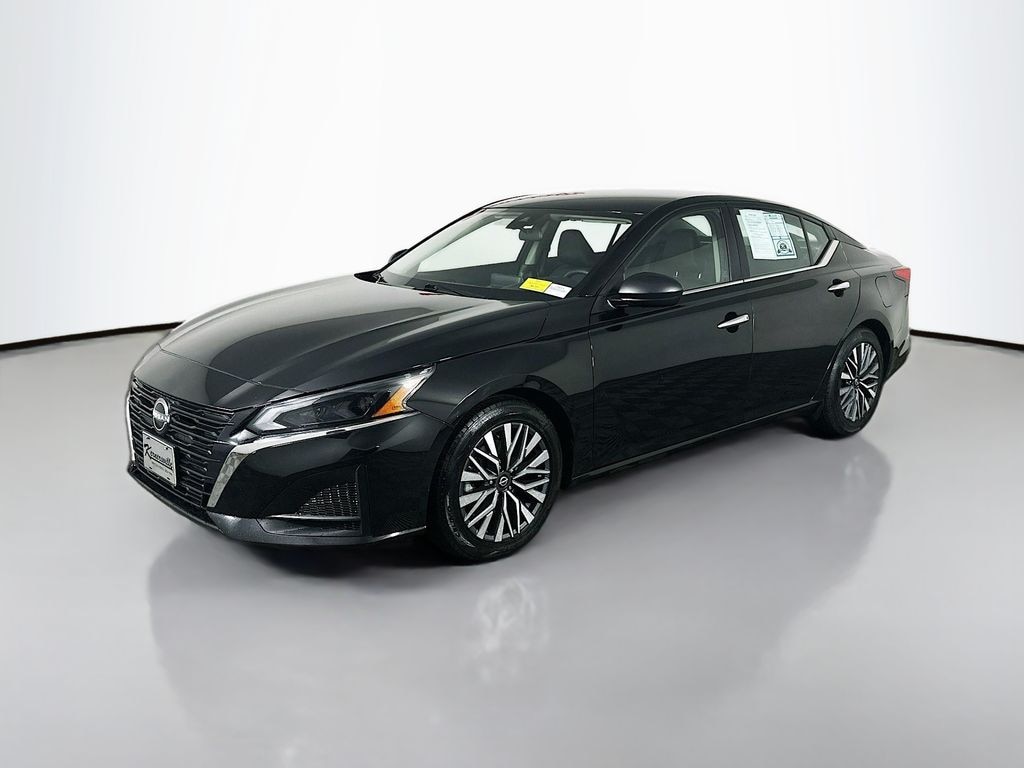 Used 2024 Nissan Altima 2.5 SV Sedan