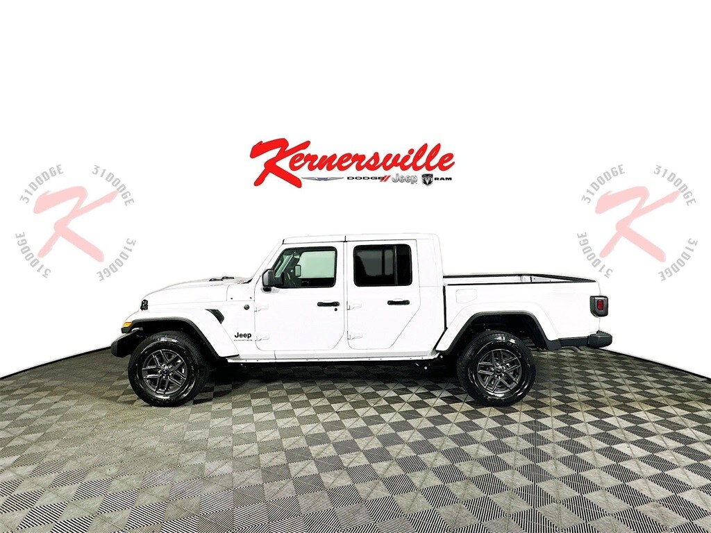 2025 Jeep Gladiator Sport S photo 2