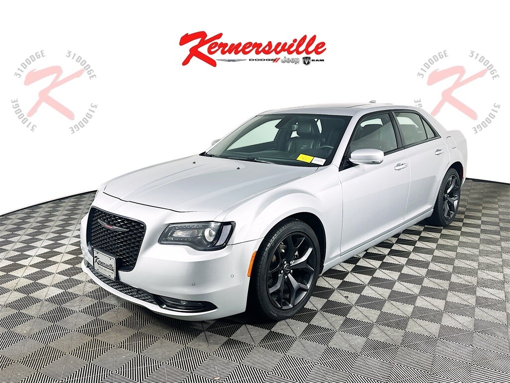 2023 Chrysler 300 S photo 3