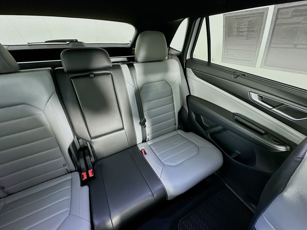 VolkswagenAtlas Cross Sport14