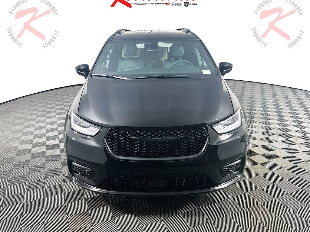 2025 Chrysler Pacifica photo 2