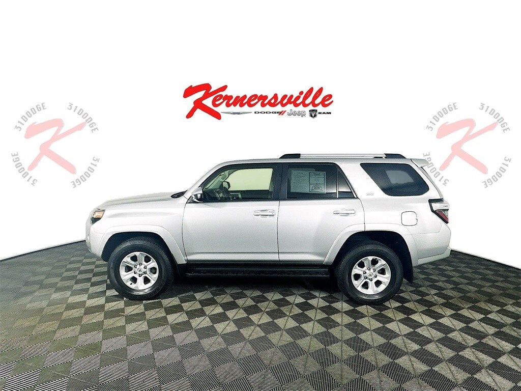 2024 Toyota 4Runner SR5 photo 4
