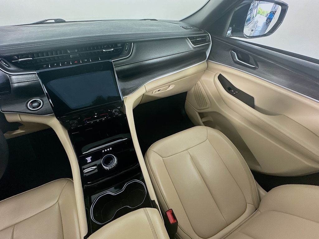 JeepGrand Cherokee11