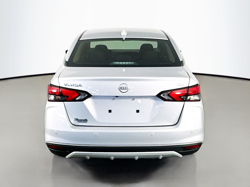 NissanVersa6