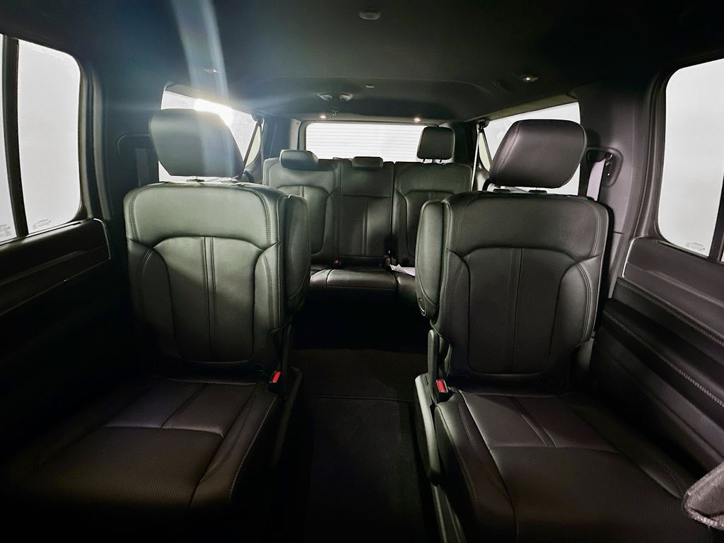 JeepGrand Wagoneer L10