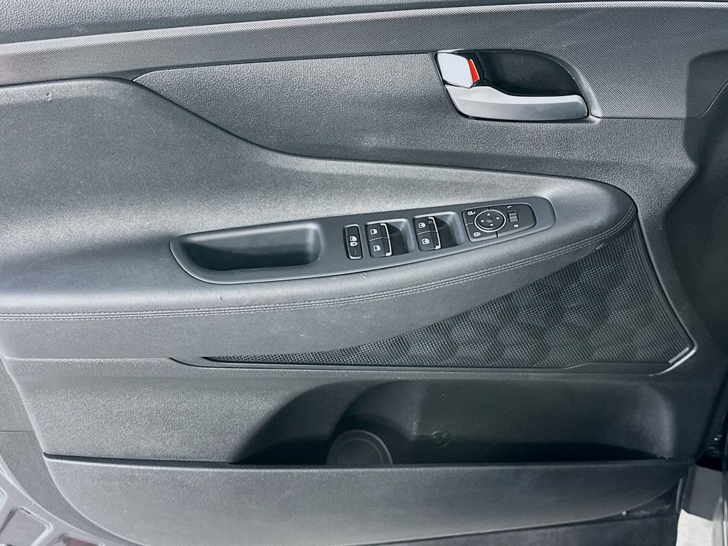 HyundaiSanta Fe24