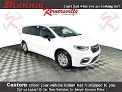 2025 Chrysler Pacifica Select Passenger Van