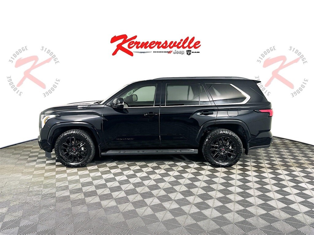 2024 Toyota Sequoia SR5 photo 4