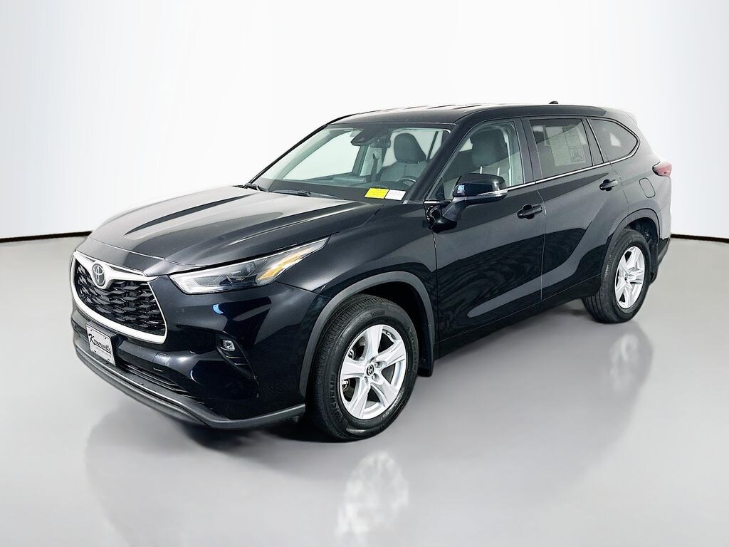 Used 2024 Toyota Highlander LE SUV