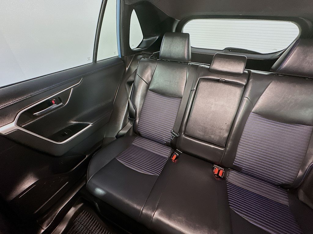 ToyotaRAV4 Hybrid12