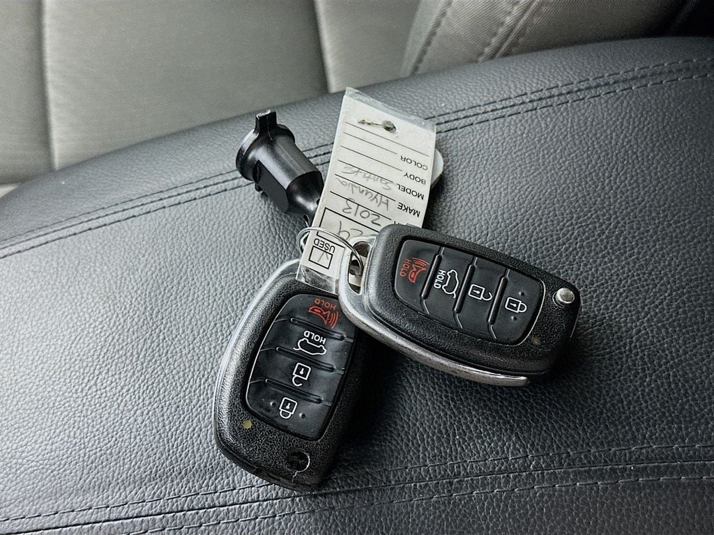 HyundaiSanta Fe Sport30