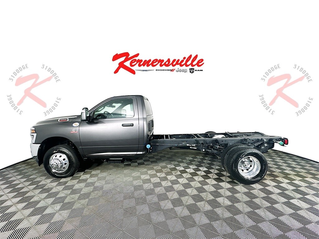2025 Ram 3500 Tradesman photo 4