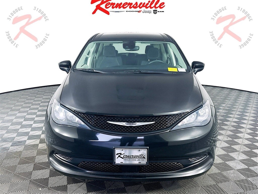 2023 Chrysler Voyager LX photo 2