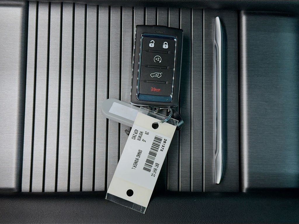 JeepGrand Wagoneer L20
