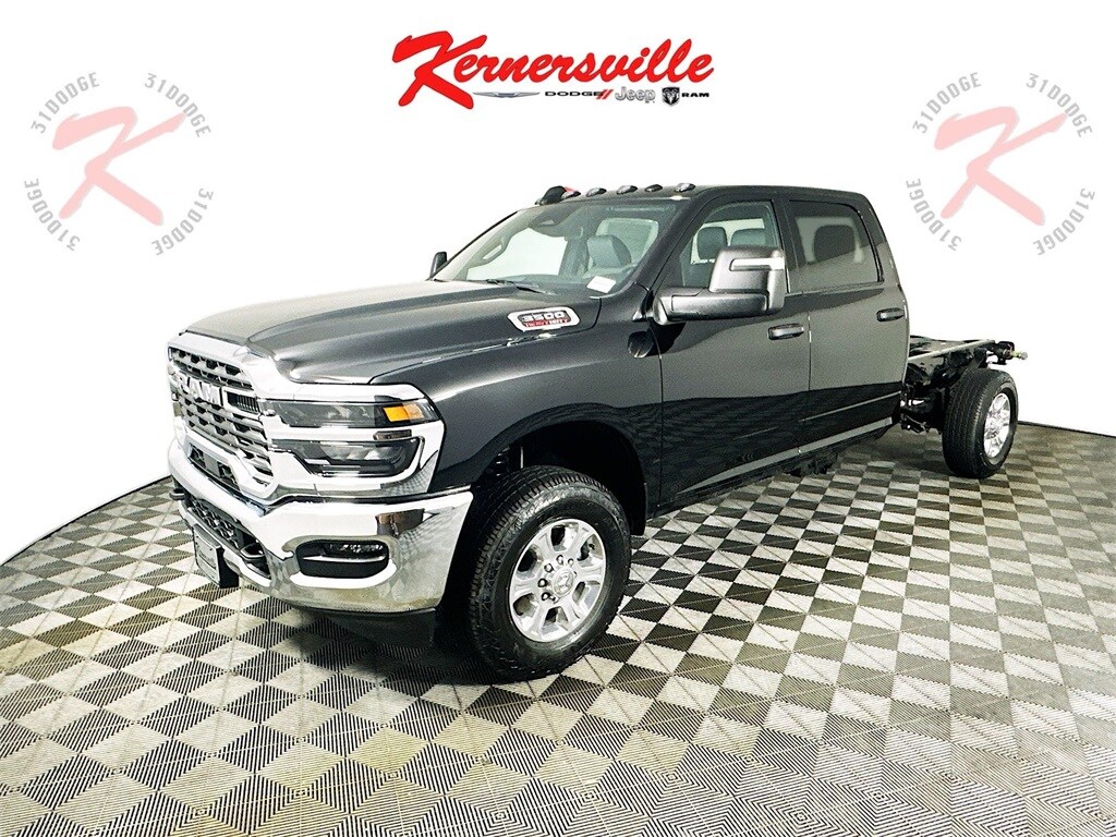 2025 Ram 3500 Tradesman photo 3