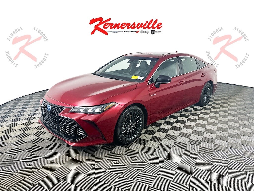 2021 Toyota Avalon Hybrid XSE photo 3