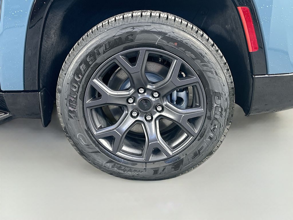 JeepGrand Wagoneer L16