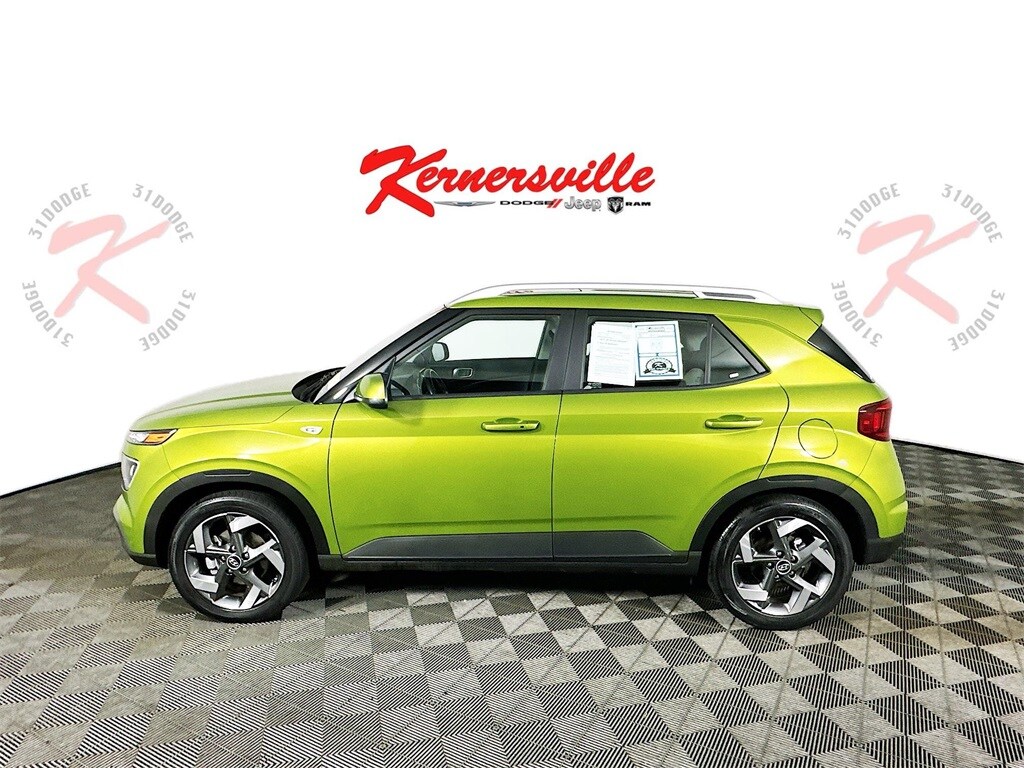 2024 Hyundai Venue SEL photo 4