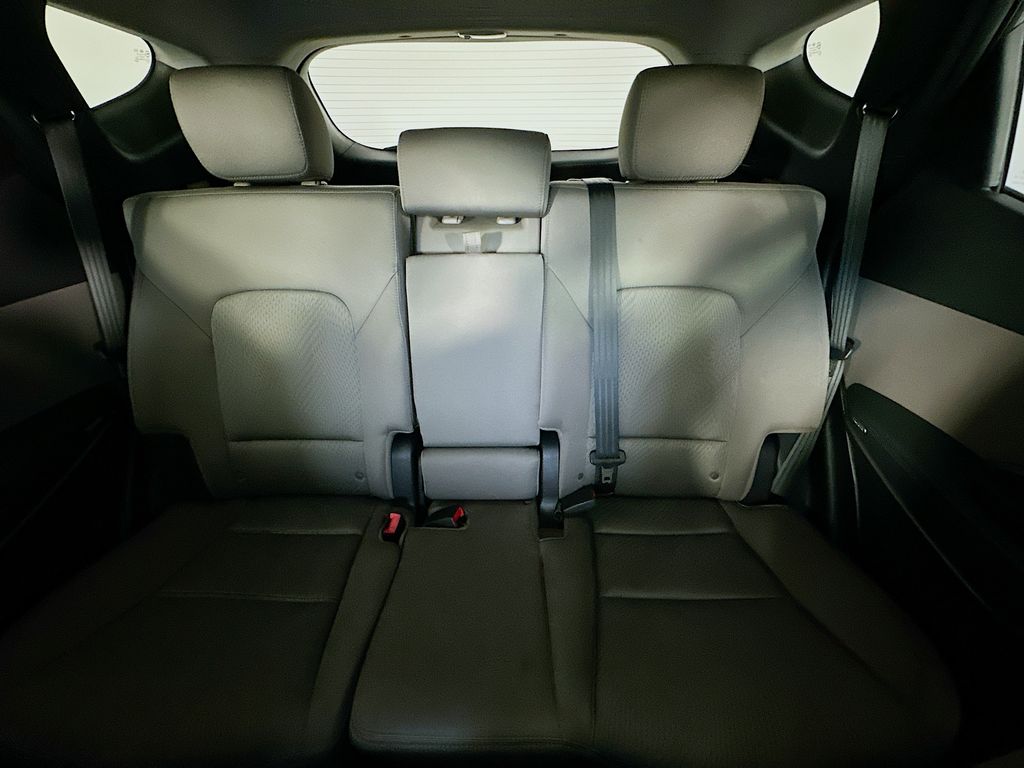 HyundaiSanta Fe Sport13