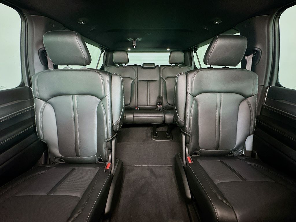 JeepGrand Wagoneer L10