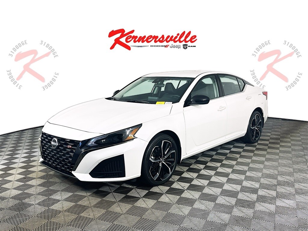 2025 Nissan Altima 2.5 SR photo 2