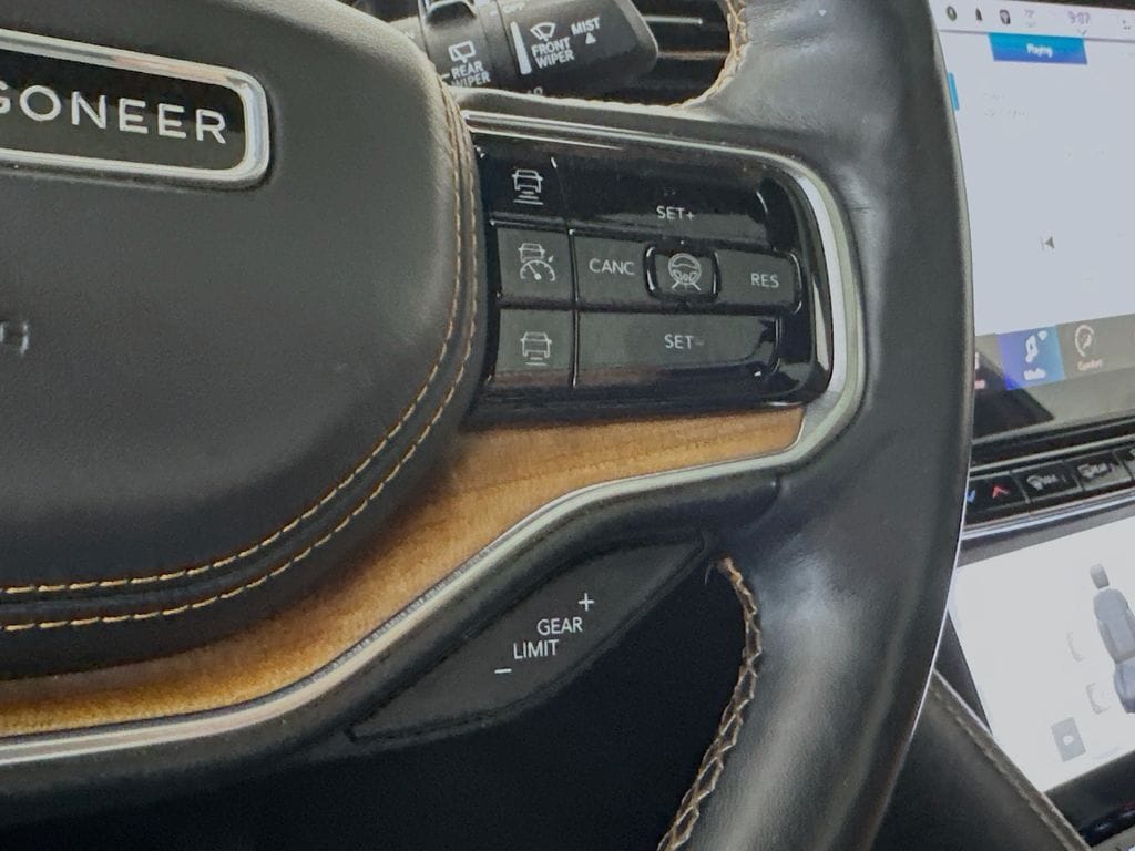 JeepGrand Wagoneer26