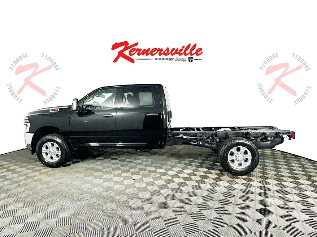 2025 Ram 3500 Tradesman photo 4