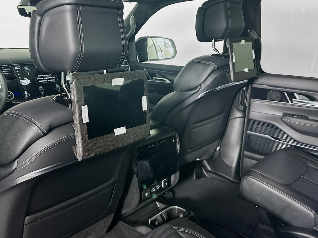 JeepGrand Wagoneer21