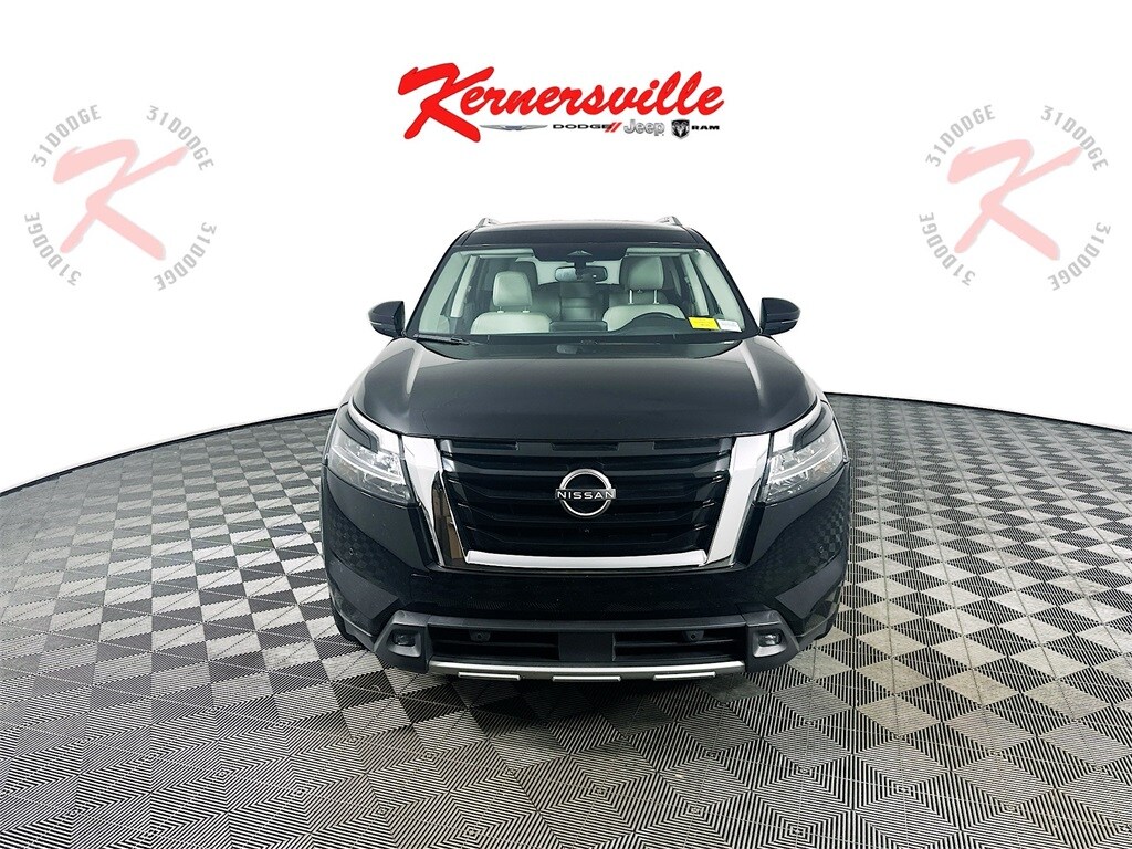2022 Nissan Pathfinder SL photo 2