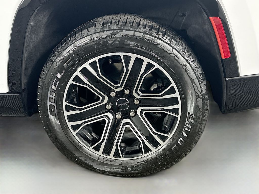 JeepGrand Wagoneer17