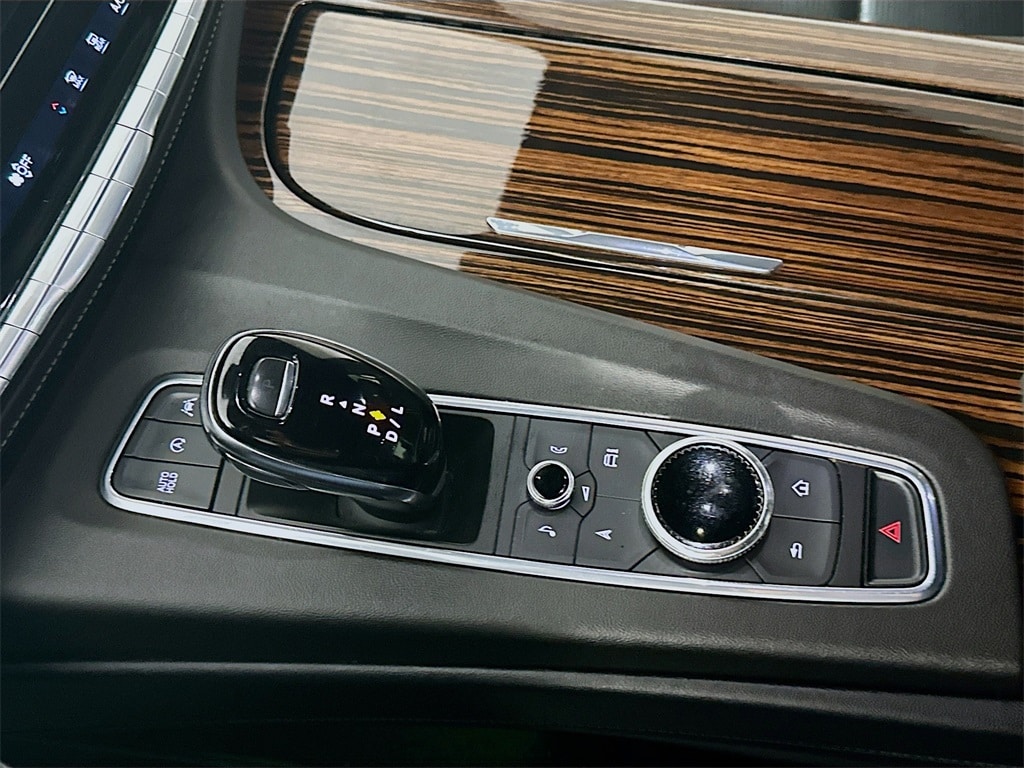 CadillacEscalade ESV16