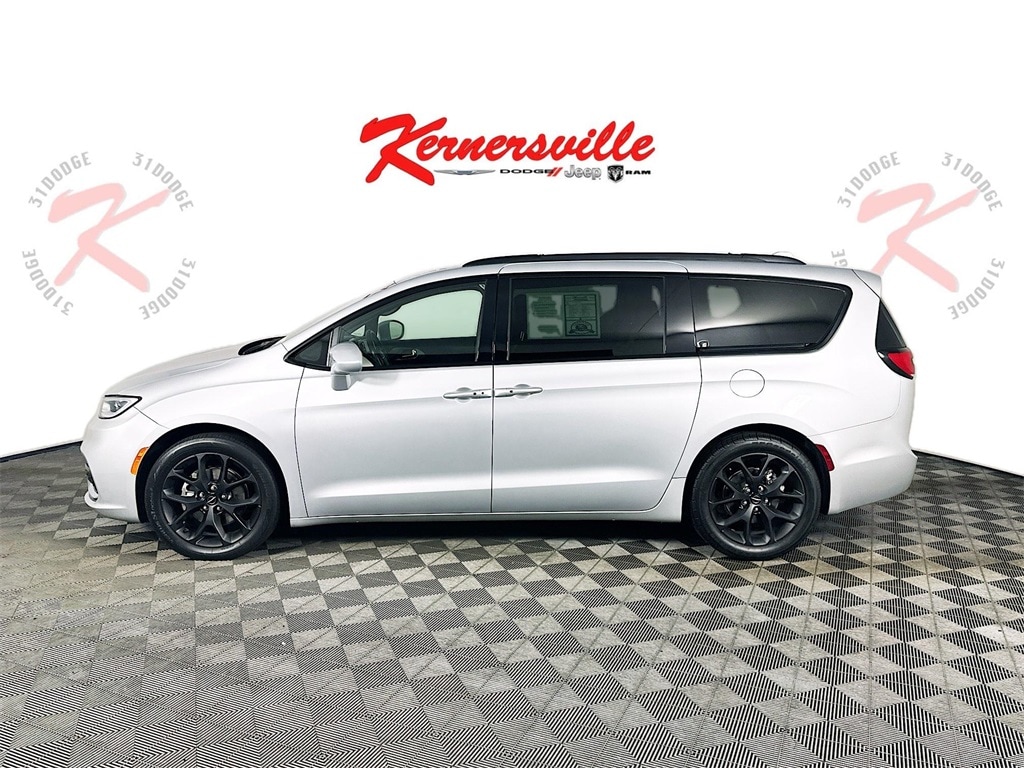 Used 2022 Chrysler Pacifica Touring L S Appearance Passenger Van